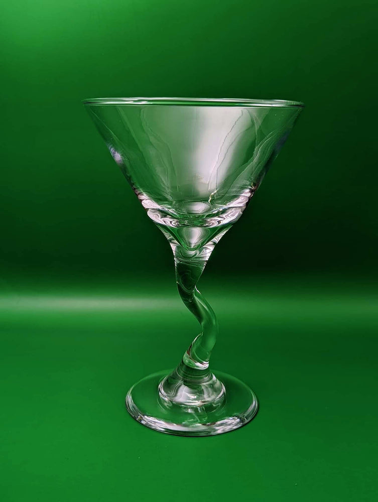 The Difference Between a Martini Glass, a Coupe, and a Nick & Nora (and  Whether It Matters)