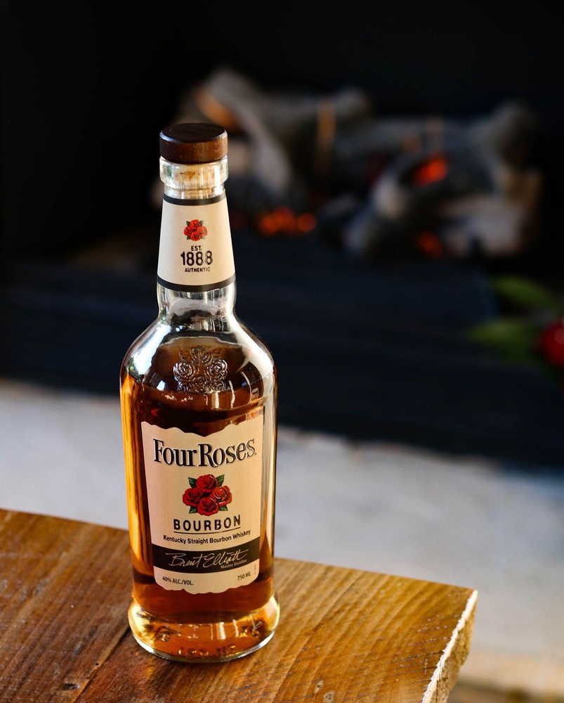 
            
                Load image into Gallery viewer, Four Roses Kentucky Bourbon Whiskey
            
        
